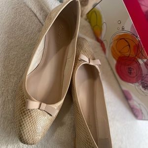 Brand new Amelia Grace beige flats, size 8